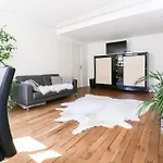 Central And Parisian Style - 3 Bedrooms