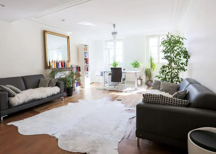 Central And Parisian Style - 3 Bedrooms