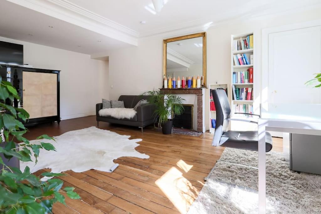 And Parisian Style - 3 Bedrooms Apartment *