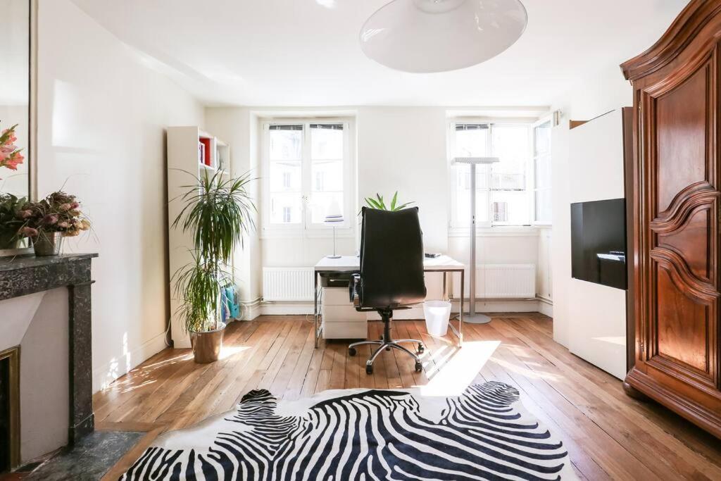 And Parisian Style - 3 Bedrooms Apartment *